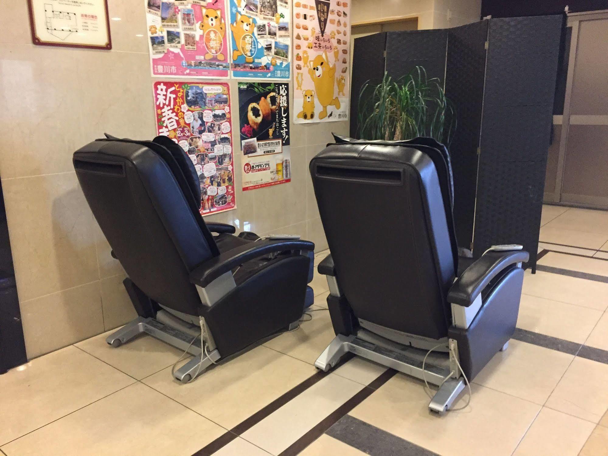 Hotel Crown Hills Toyokawa Екстер'єр фото